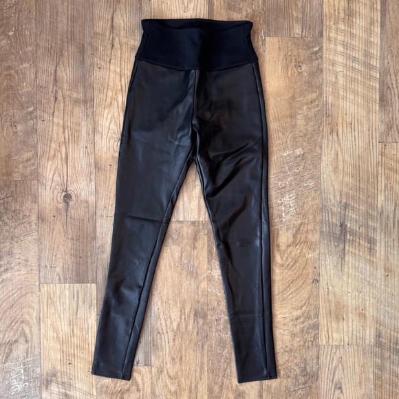 NWOT assets by spanx faux leather leggings size small - Picture 6 of 10